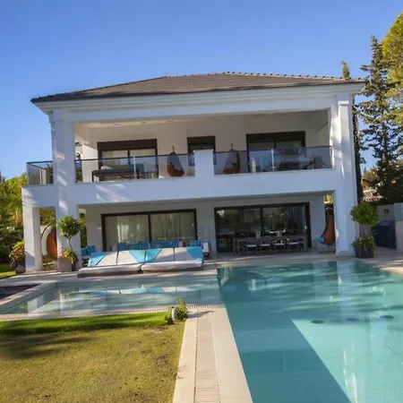 Beautiful With Pool 10 Pp Vakantiehuis *